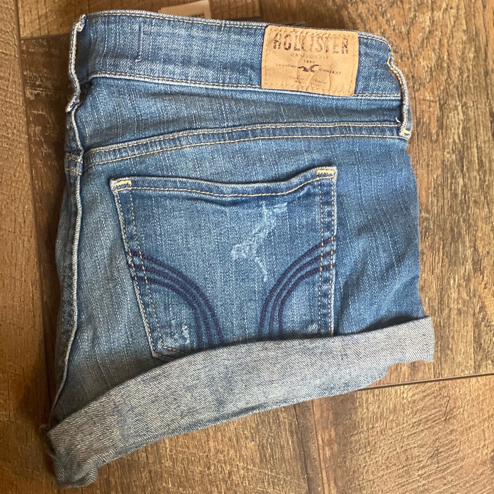 Hollister size 5 Jean shorts